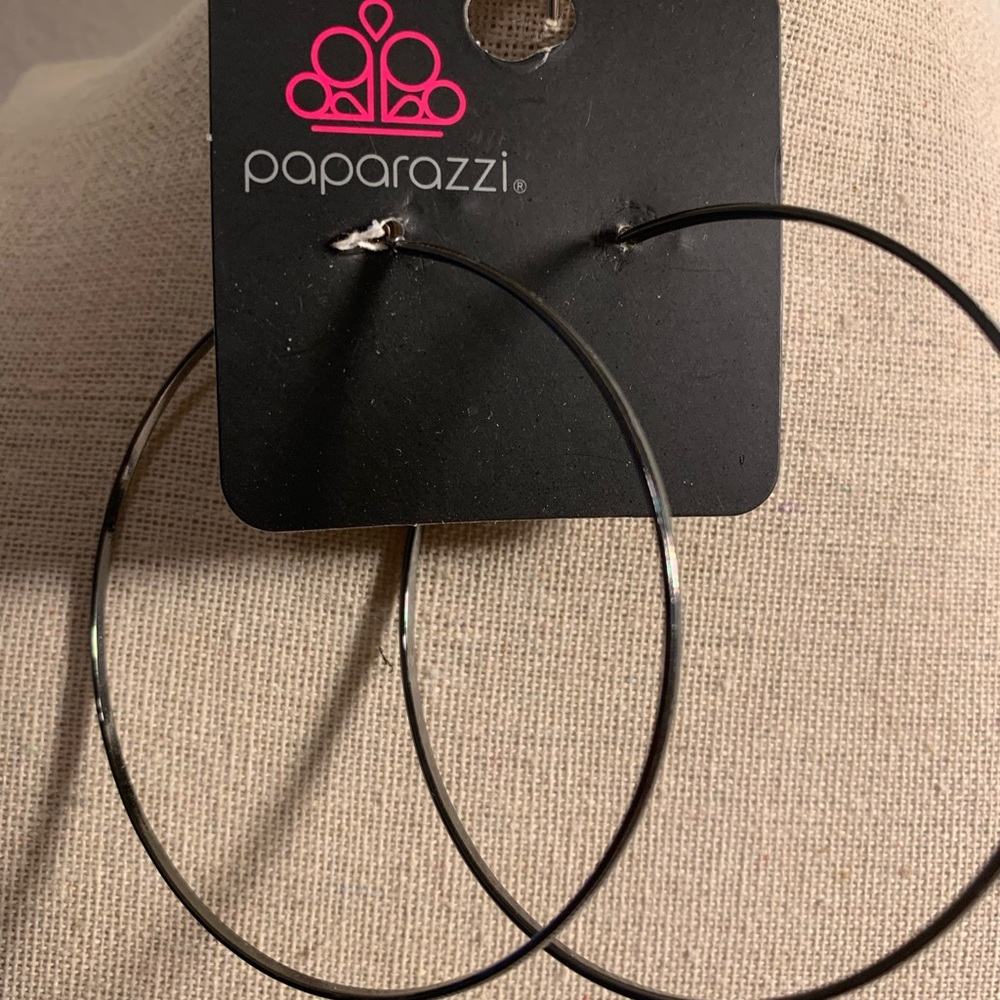 Black lightweight hoop earrings